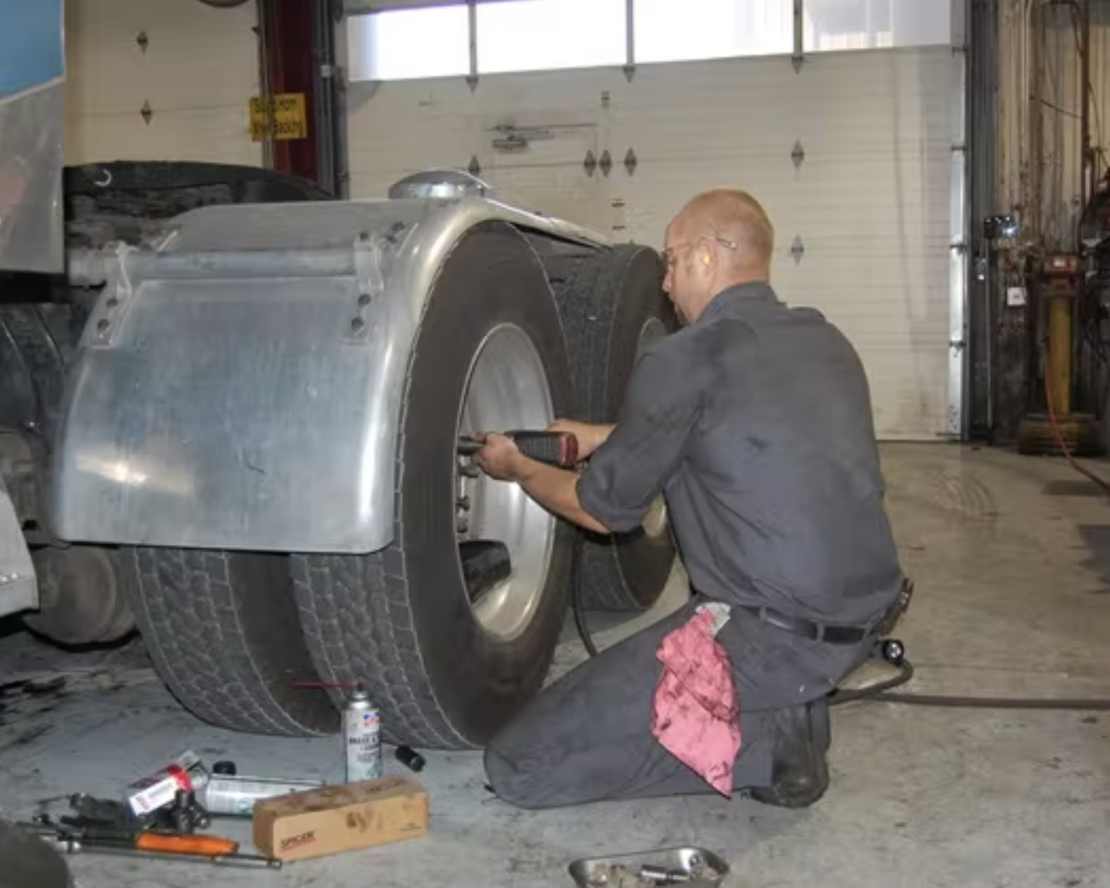 this image shows truck repair services in Youngstown, OH